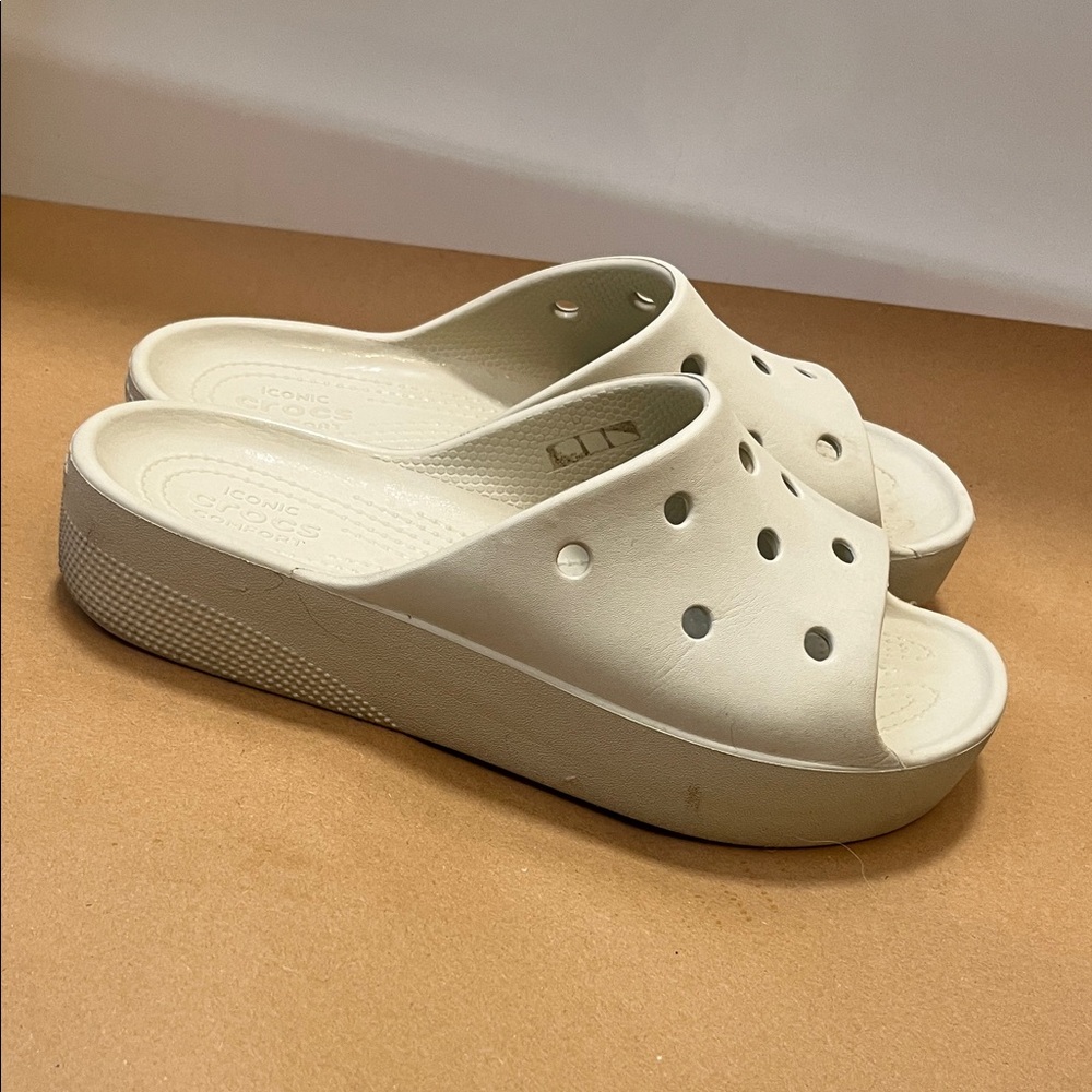 CROCS Women's Off-White Platform Mules